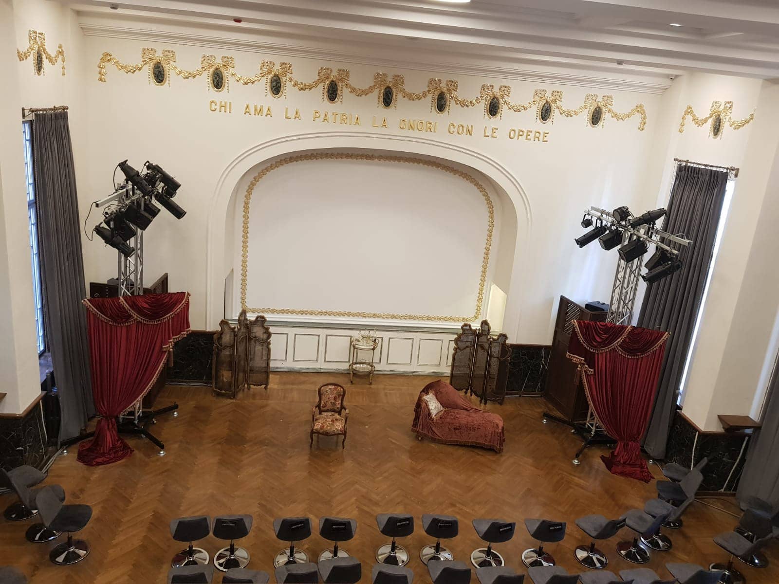 AKM - Restaurants and Cafes